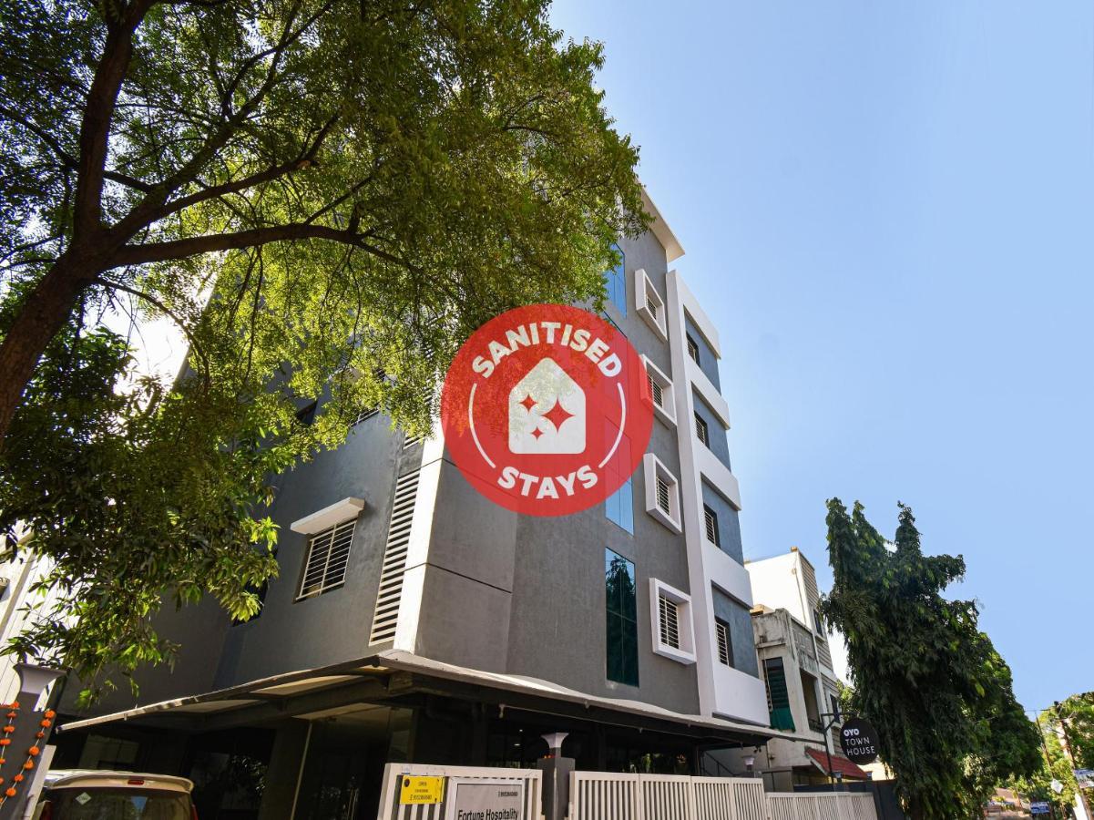 Oyo Townhouse 498 Hotel Western Ναγκπούρ Εξωτερικό φωτογραφία